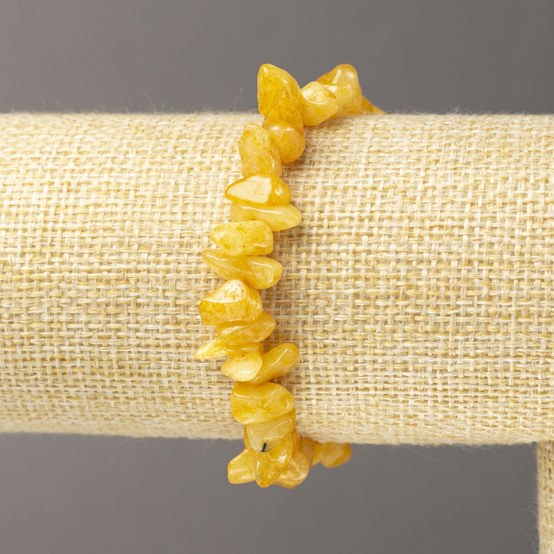 Elastic bracelet with tinted quartz chips, diameter 6(±)mm