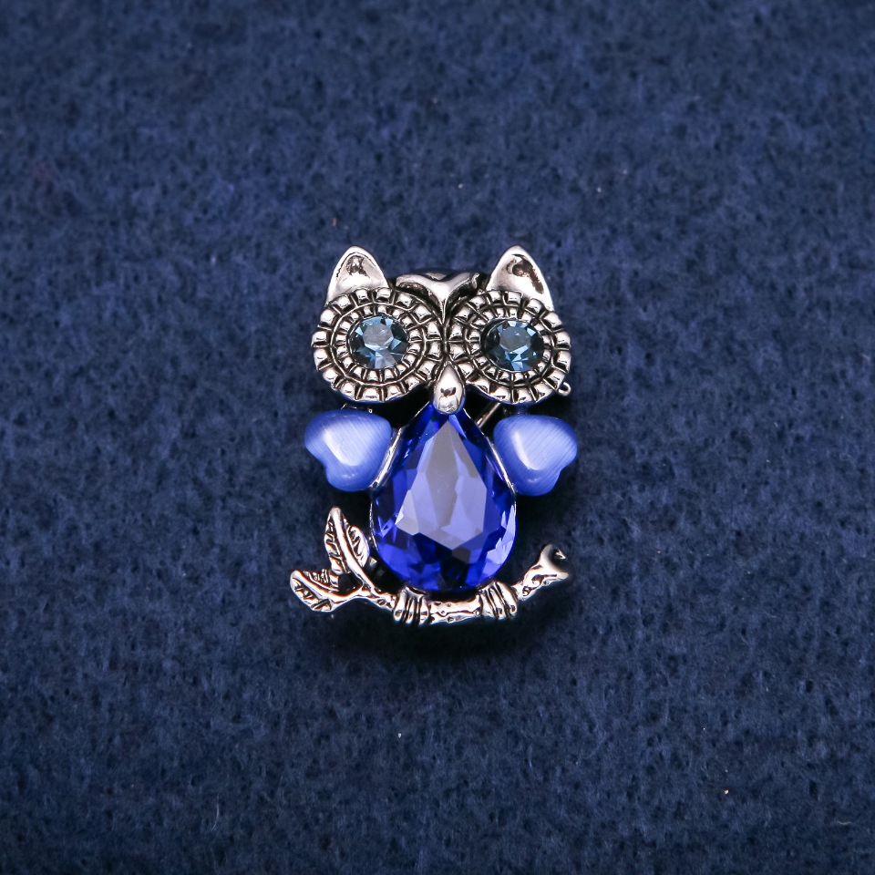 Owl Brooch with Cat's Eye and Blue Crystals, Silvered Metal 19x28 mm