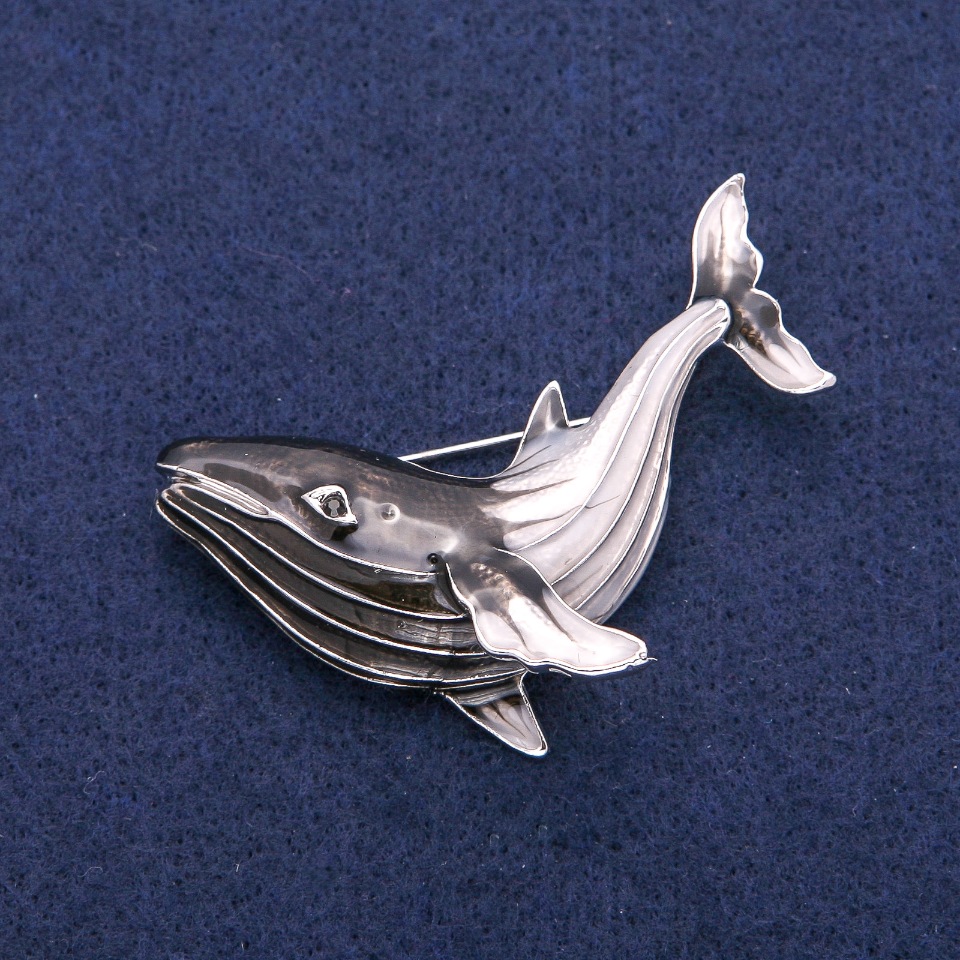 Cat brooch-pendant with enamel, silver-toned