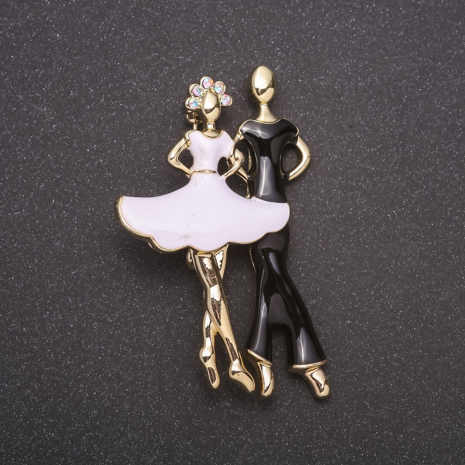 Brooch 'Dancers' yellow metal 53x34 mm