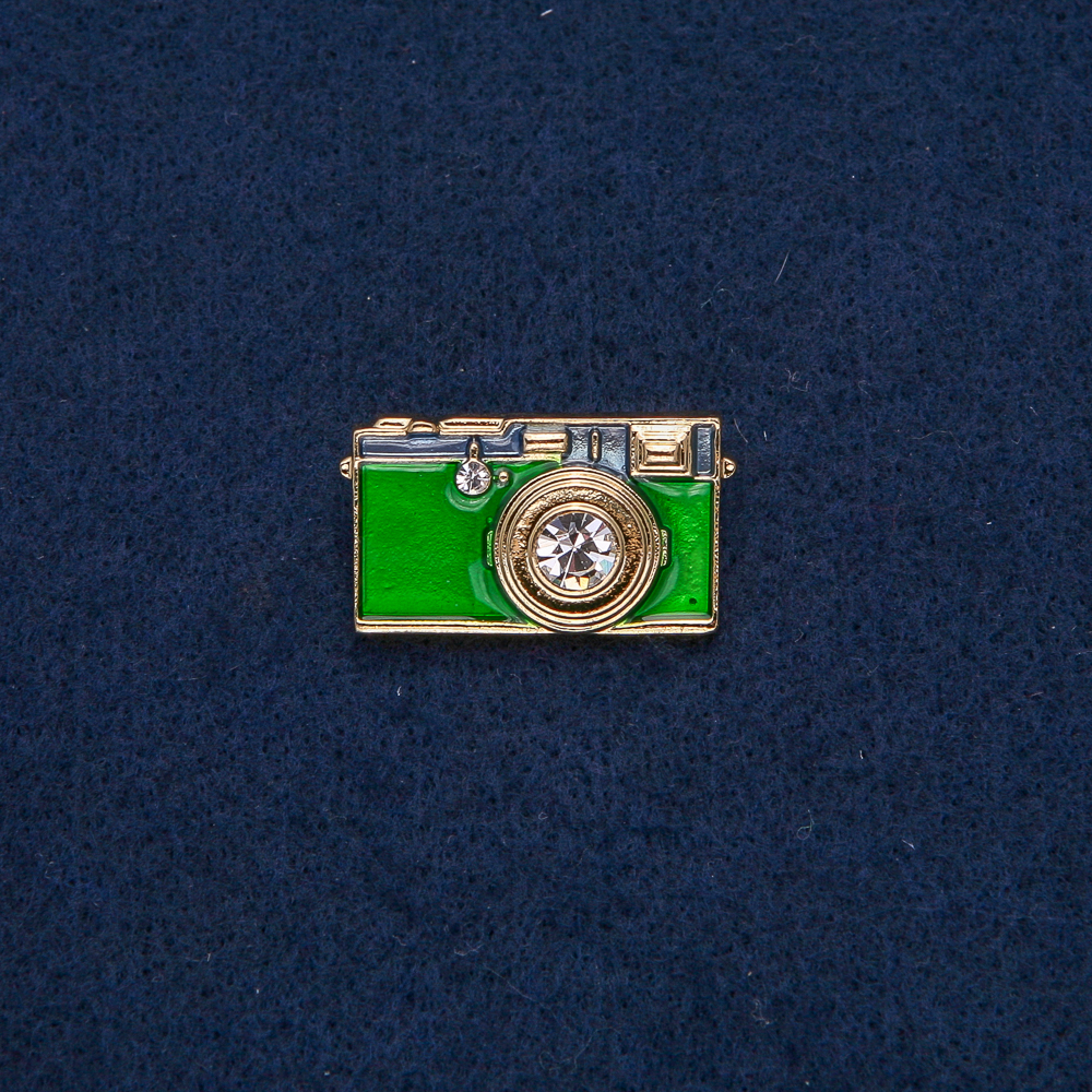 Brooch 'Camera' in gold-toned metal with green enamel and white stones 30×17 mm +