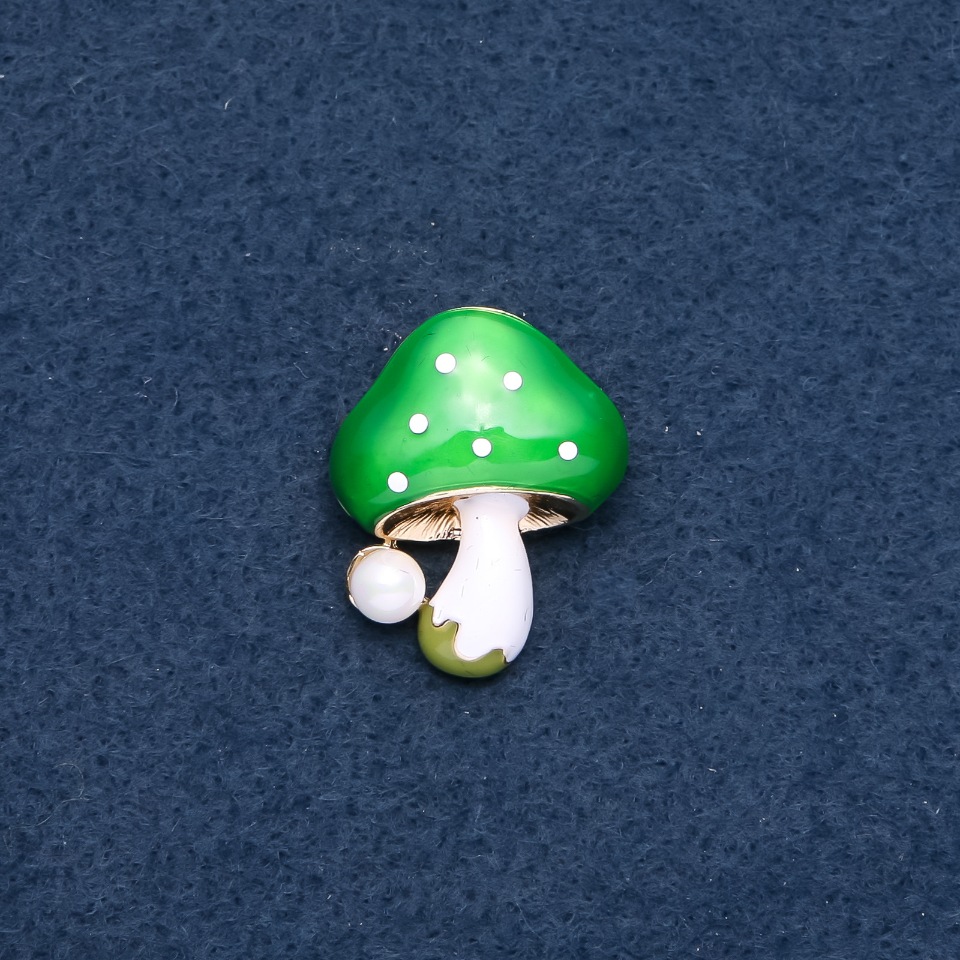 Brooch 'Mushroom' green cap 23x30 mm metal color 'gold'