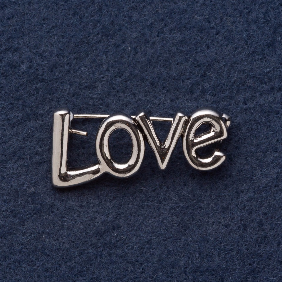 Brooch 'LOVE' 3x1.5 cm gray metal