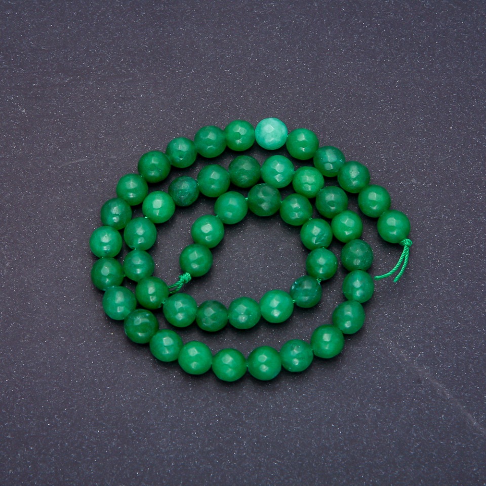 Chrysoprase beads on a thread (named after) faceted bead, diameter 7.5 mm, length 36 cm +