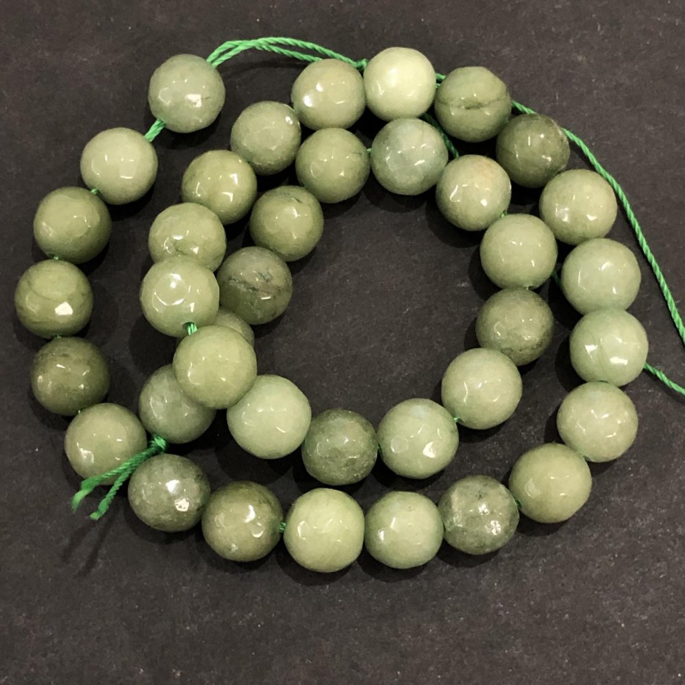 Nephrite beads on thread (synthetic), faceted spheres, 10 mm diameter, 36 cm length