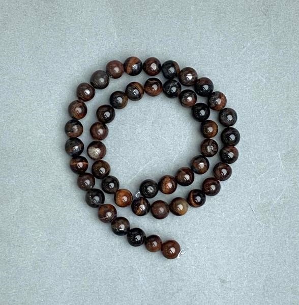 Beads made from natural Bull's Eye stone, smooth round beads, 8 mm diameter (±), thread length 38 cm (±)