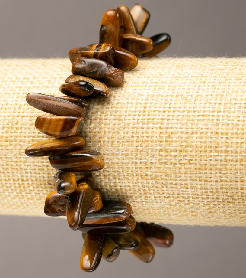 Bracelet with Tiger's Eye chip 'Needle' on Elastic, d 20×5-6 mm (±), wrist circumference 18 cm