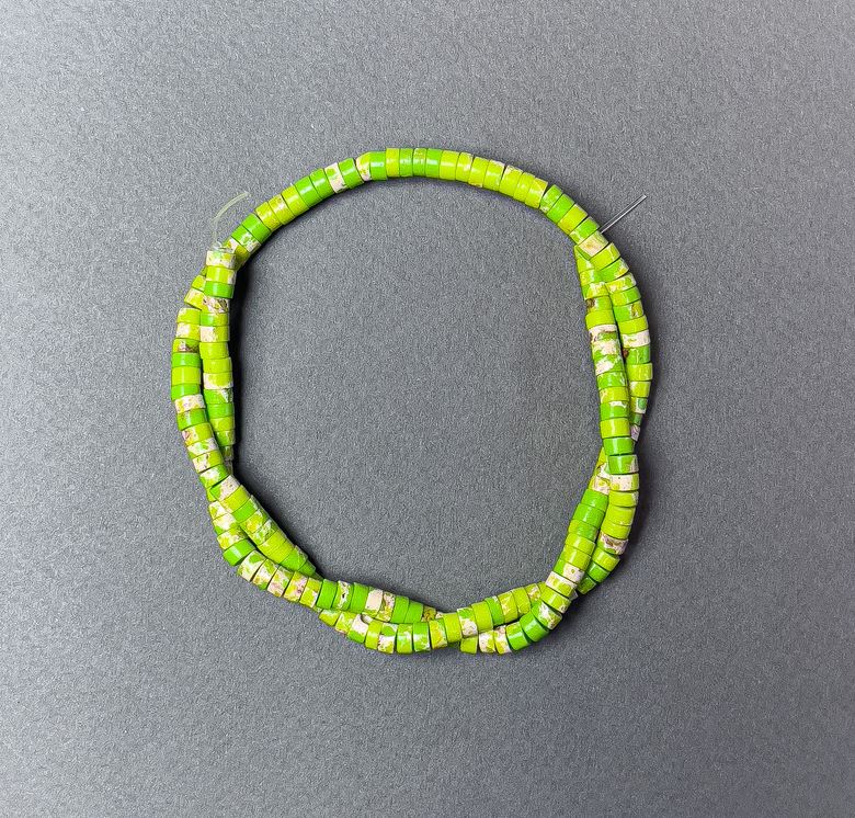 Beads Variscite Salad-Green (Pressed) Rondel, diameter 4.5×2.5 mm, length 39 cm on beading thread