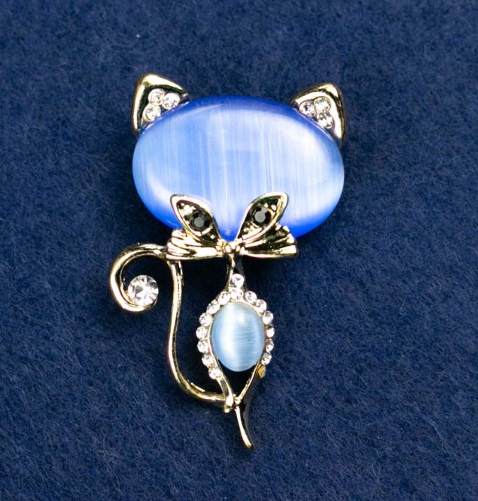 Brooch Kitty Cat's Eye blue color with white rhinestones 45x28 mm yellow metal