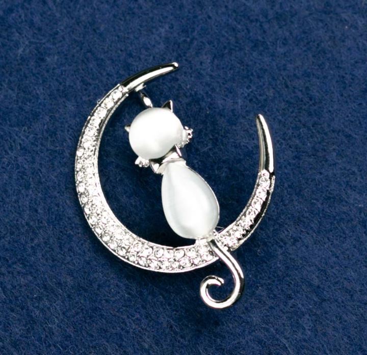 Brooch 'Kitty Cat's Eye' Gray with White Crystals, 39x31mm, Silver-Tone Metal