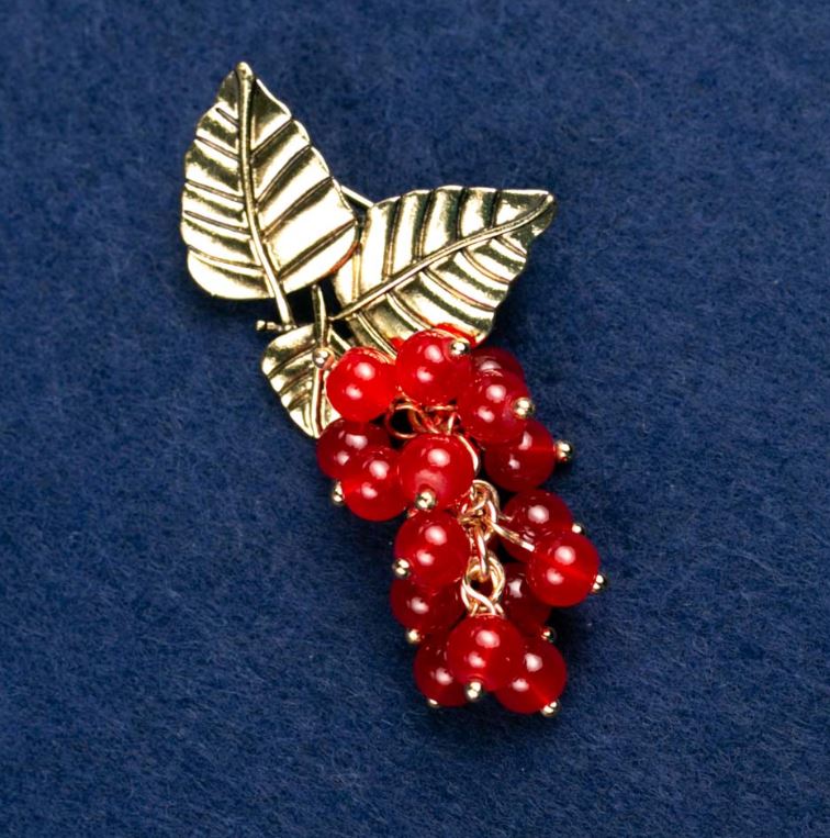 Брошка з натуральним каменем Сердолік "Гілочка з ягодами", золотий колір металу 60х35мм