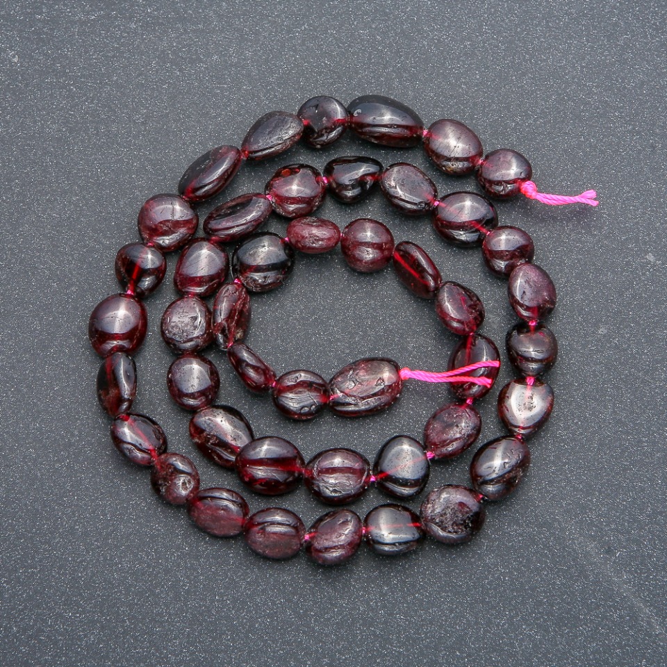 Beads on a strand of natural garnet cabochon, diameter 9x8 mm, length 42 cm +