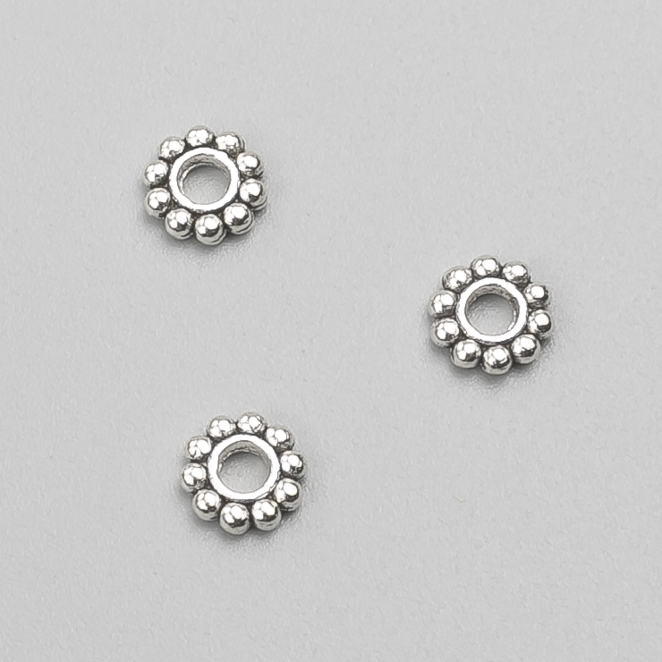 Фурнітура намистина вставка Квітка, діаметр 6х1, 5мм+- фас. 20гр. 84шт+- колір металу "срібло"