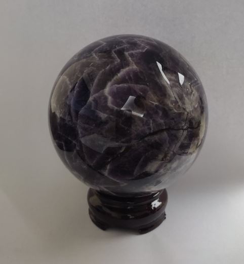 Amethyst natural stone souvenir sphere, diameter 9.9 cm, weight 1449 g