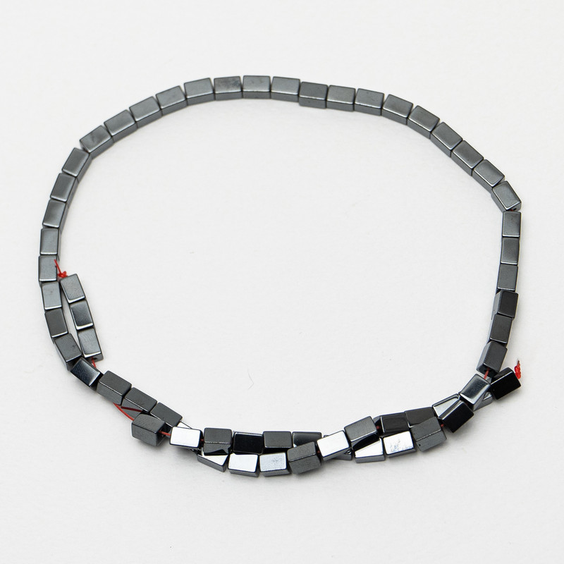 Rectangular hematite beads, 4×6 mm, length approx. 38 cm on thread