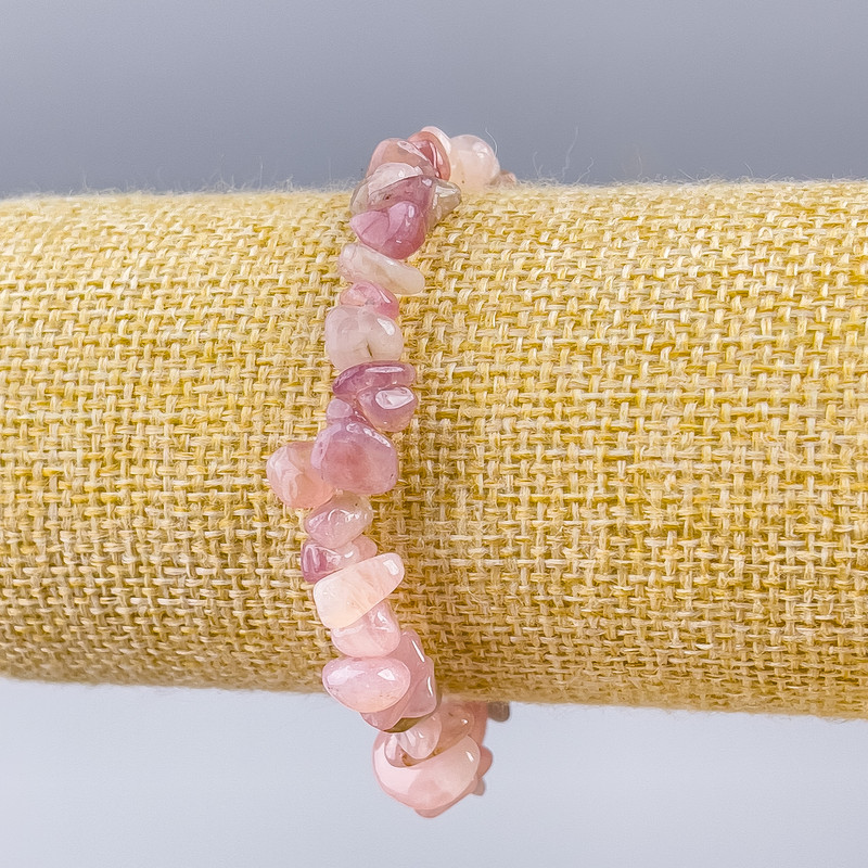 Bracelet of tourmalinated quartz natural stone chips, diameter 8x3 mm, length 18 cm (stretch)