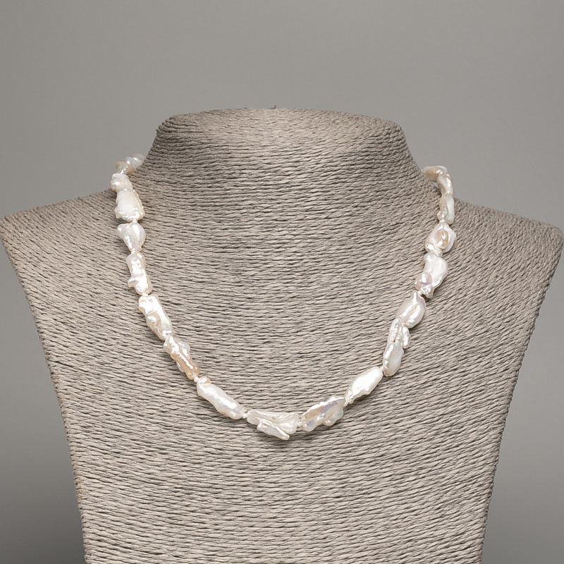 Necklace of natural baroque pearls with a 'gasoline' shade, 18×7 mm diameter, length 45 cm +
