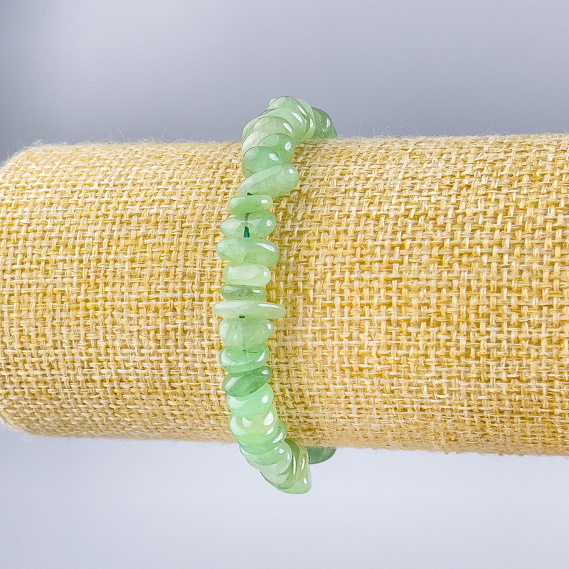 Bracelet with natural nephrite stone chips, diameter 7-10×5 mm, length 18 cm (stretch)