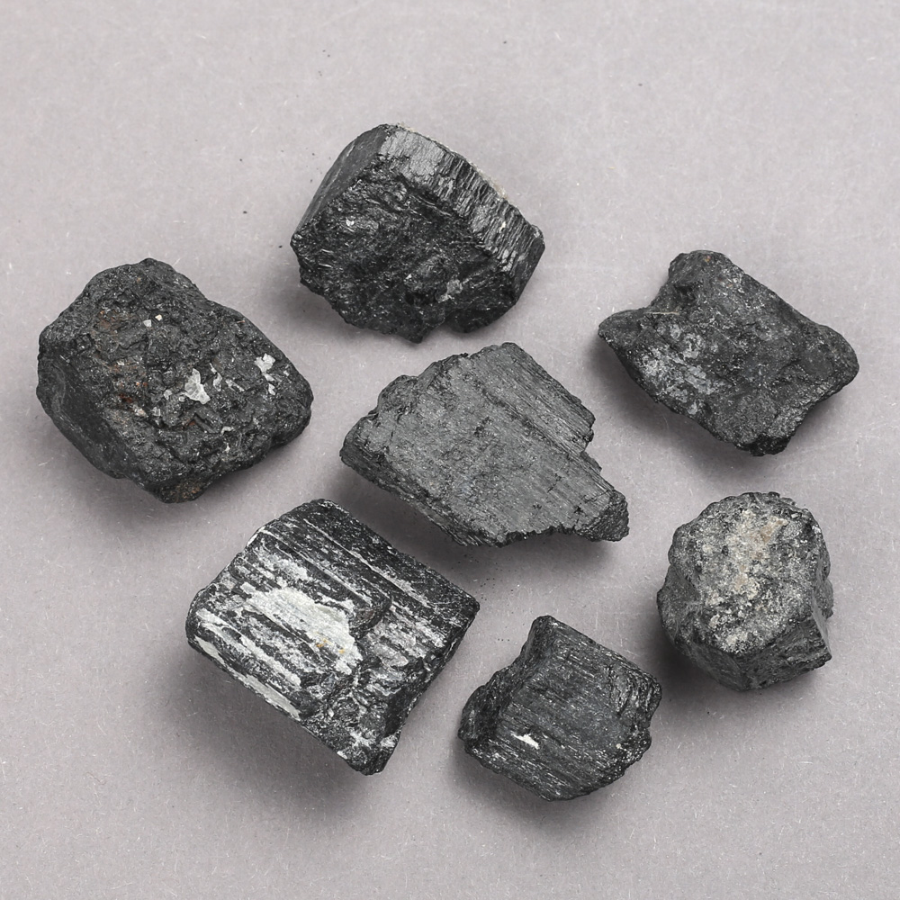 Сувенірний необроблений камінь Турмалін Шерл (ціна за 100г. ) (за 100 г. )