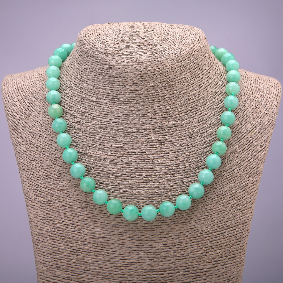 Necklace of Burmese jadeite natural stone, smooth beads, 10 mm diameter (±), 45 cm long