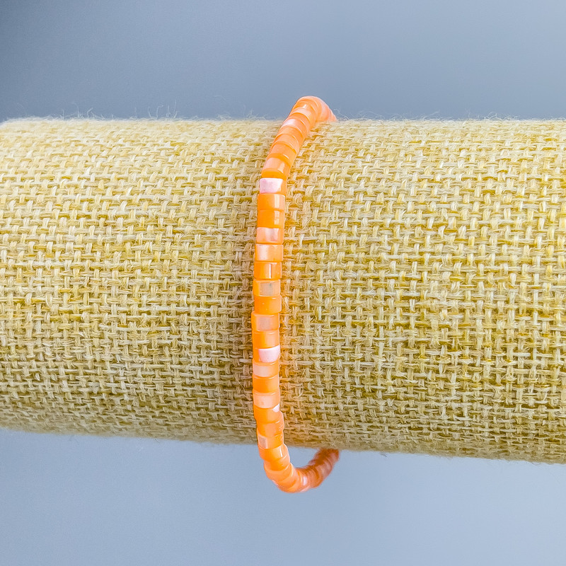 Orange-Tinted Mother-of-Pearl Disk Bracelet, 4×2 mm Disks, 18 cm (Stretch)