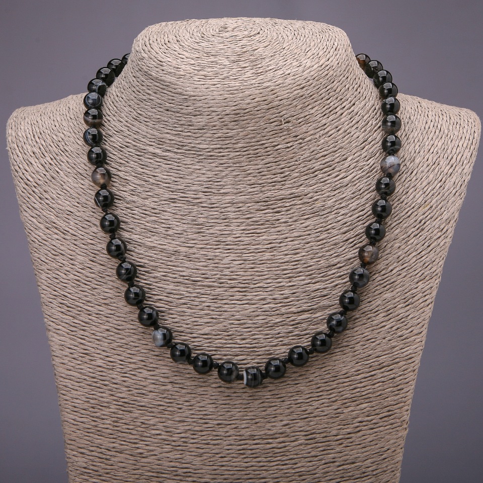 Natural agate gemstone necklace with smooth beads, diameter 8(±)mm, length 48 cm
