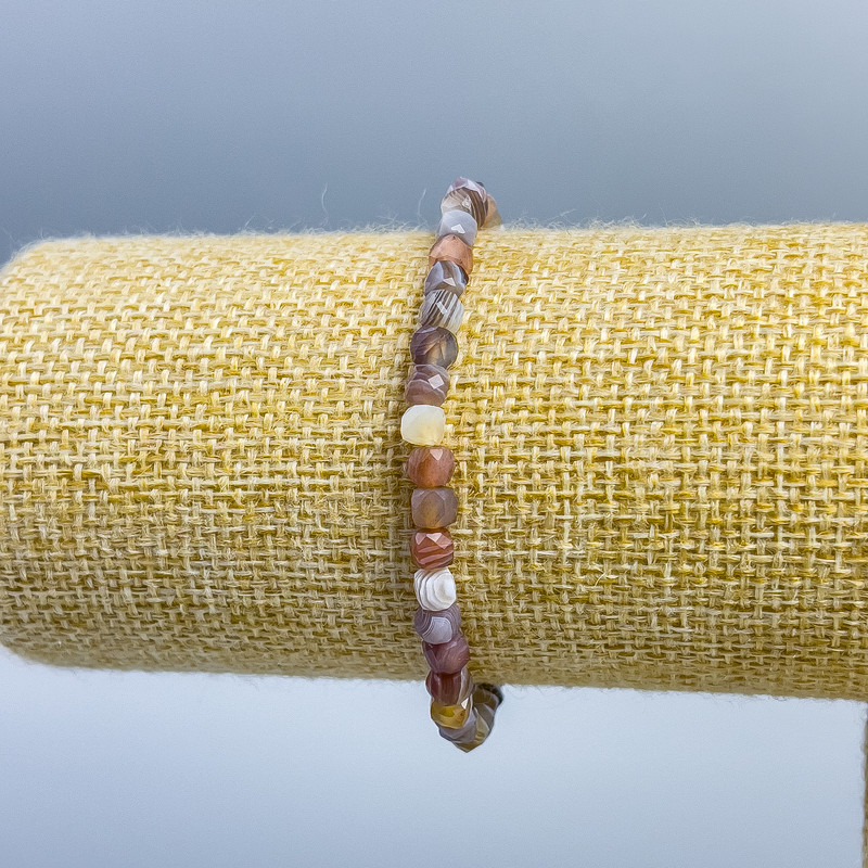Botswana Agate Bracelet with Faceted Cubes, diameter 4x4 mm, length 18 cm (stretch)