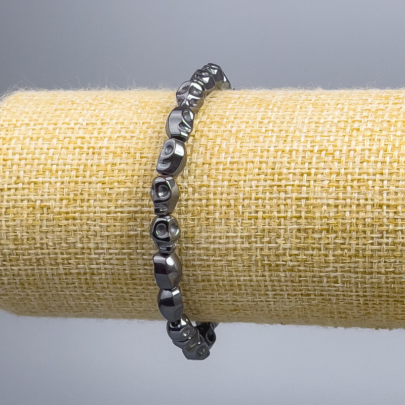 Bracelet Hematite Skull, diameter 6×8×6 mm, length 18 cm (stretch)
