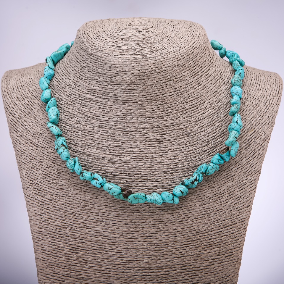 Beaded Necklace 'Turquoise' (Howlite) Hammered, diameter 8×10 mm, length 45 cm