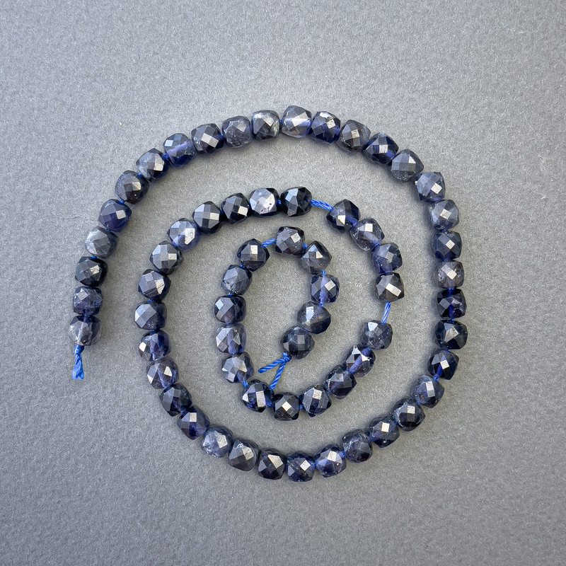 Iolite beads, natural stone, faceted cube, 6x6 mm diameter, 39 cm long, on thread