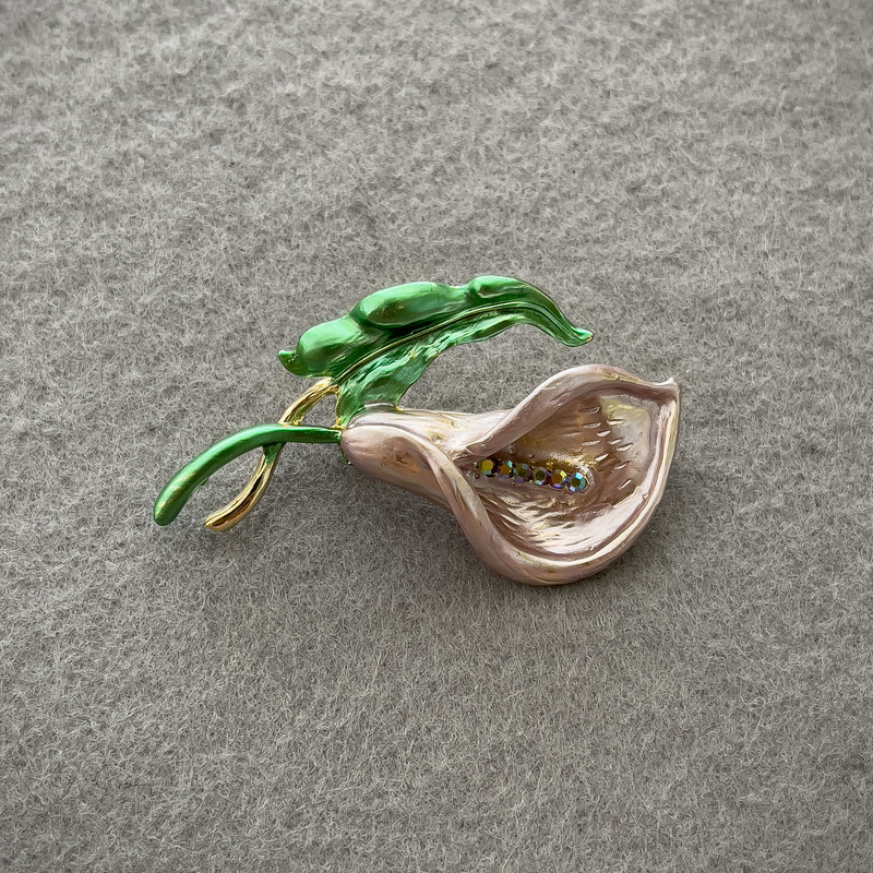 Calla Lily Pink Enamel Brooch on Gold-Tone Metal with Rhinestones 49x29mm+