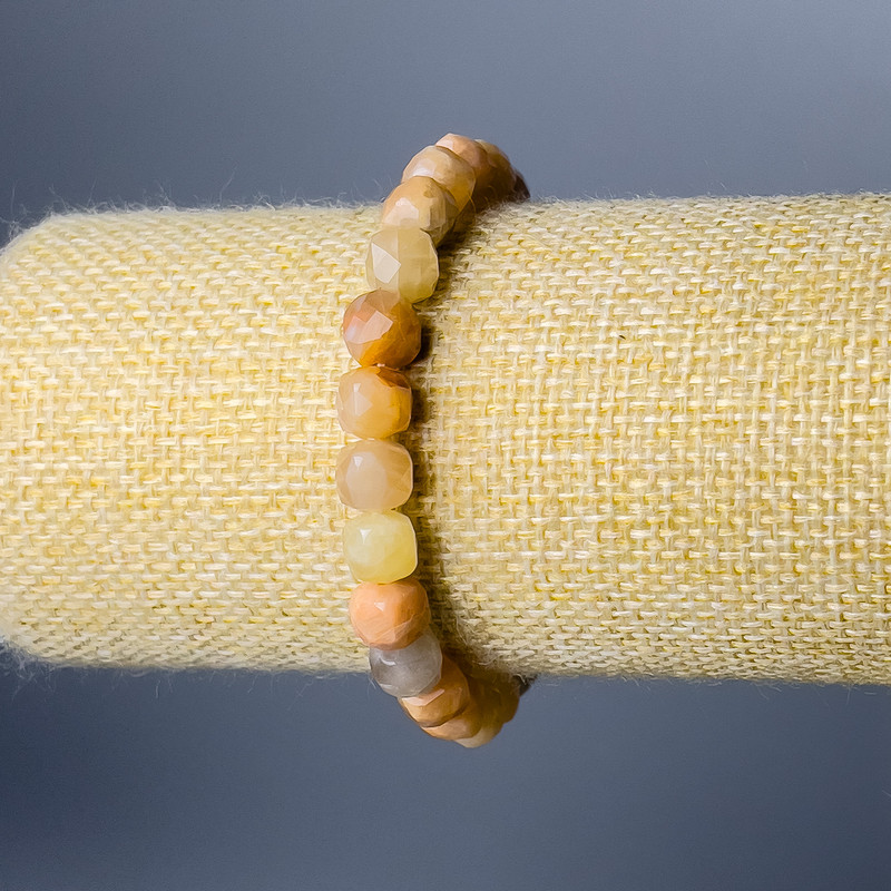 Selenite Bracelet, Natural Stone, Faceted Cube Beads, 7.5 mm Diameter, 18 cm Length (Stretch)