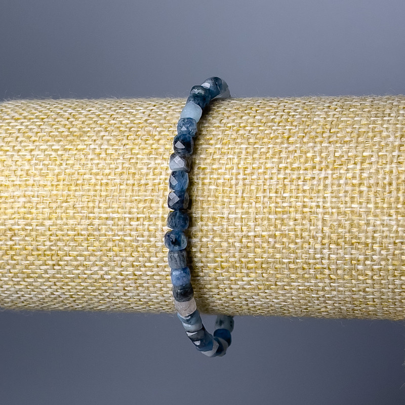 Kianite Bracelet, Natural Stone, Faceted Cube Beads, Diameter 4–5 mm, Length 18 cm (Stretch)