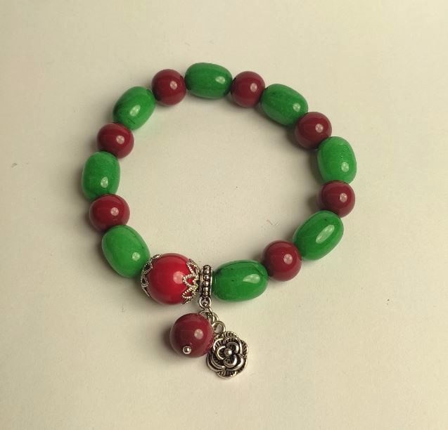 Bracelet with chrysoprase barrel beads, 10x14 mm diameter, and coral smooth round beads, 10 mm, 12 mm +/-, length 18 cm (stretch) with inserts