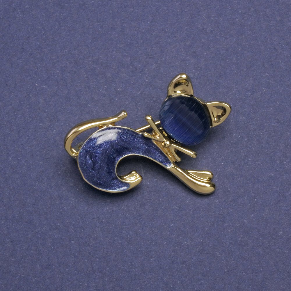 Brooch Kitty with blue cat's eye, blue mother-of-pearl, gold-tone metal 28x23 mm