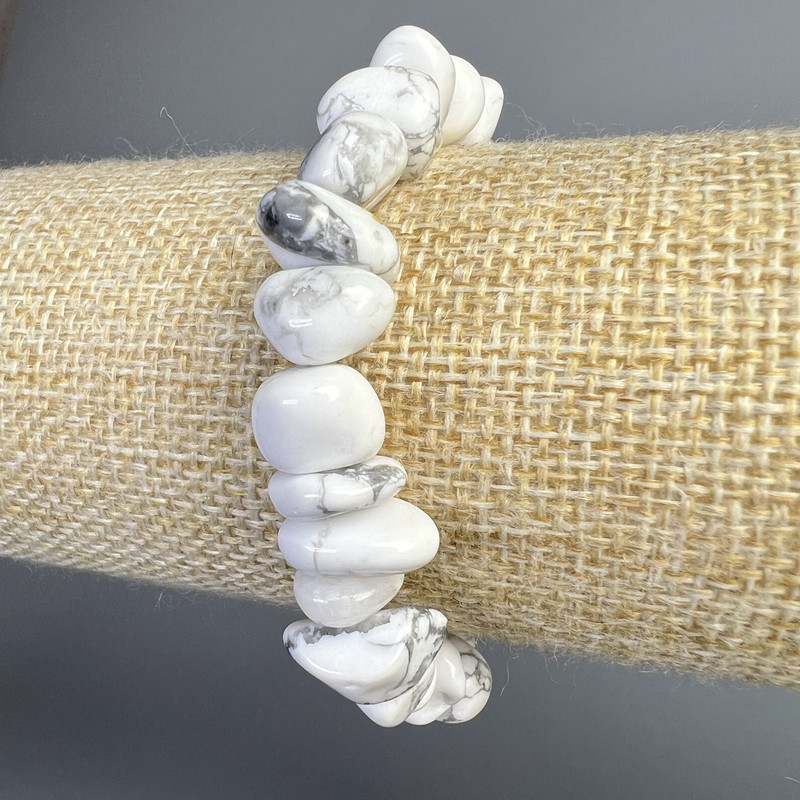 Bracelet with natural howlite, faceted beads, bead size 12×7 mm, length 18 cm (stretch)