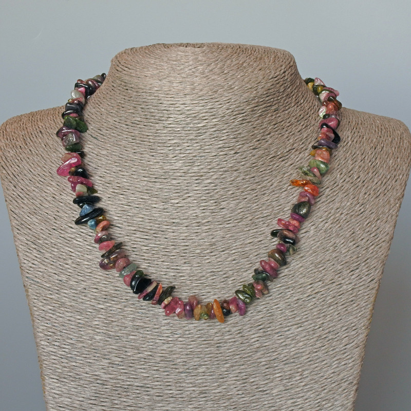 Necklace with natural tourmaline chips, 8×4 mm diameter, length 47 cm